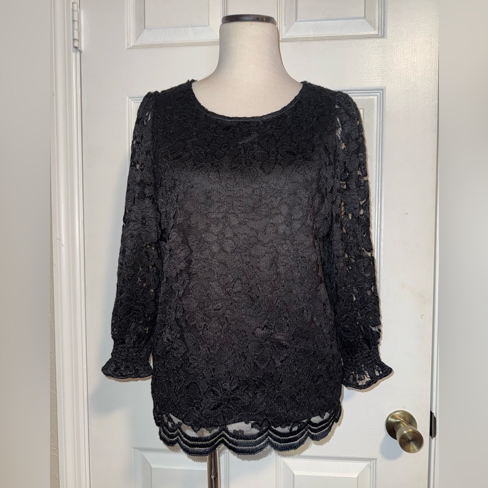 Elegant Adrianna Papell Black Lace Lined Women's Top Smocked Sleeves Size M